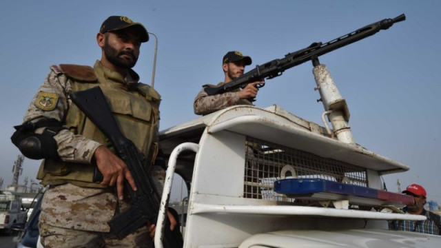 Пакистан спира временно военната си операция срещу Афганистан